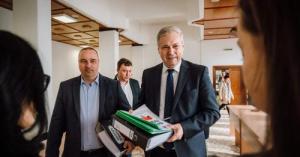 UDMR Mureș a depus 25.000 de semnături de susținere lui Péter Ferenc la președinția CJ Mureș