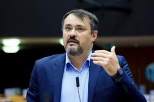 Ghinea a interzis ștampila în minister