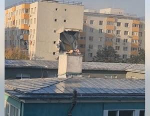 Explozie puternică într-un bloc Rahova: autoritățile interzic accesul în imobil, răniții sunt internați în spital
