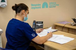 Call center lansat, în premieră, pentru aparținătorii pacienților din ATI COVID de la Institutul „Marius Nasta”