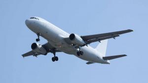 Companie aeriană, amendată de Protecția Consumatorului pentru întârzierea unui zbor charter către Egipt