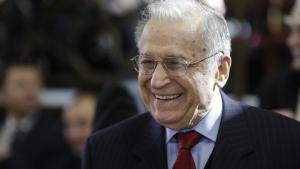 Ion Iliescu rămâne internat la terapie intensivă