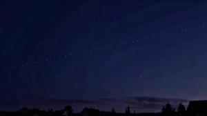 Sateliții Starlink ai lui Elon Musk, văzuți pe cerul României