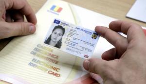 Prima carte electronică de identitate din România a ajuns la titularul ei