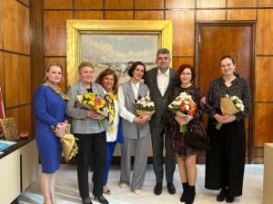 Marcel Ciolacu s-a întâlnit cu trei femei care au supraviețuit cancerului