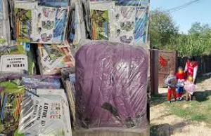 150 de copii din medii defavorizate din Gorj au primit rechizite