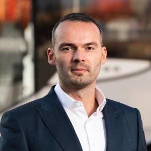 VIDEO S-a ales gunoiul de promisiunea primarului din Tecuci: în locul pieței Cernicari este un maidan